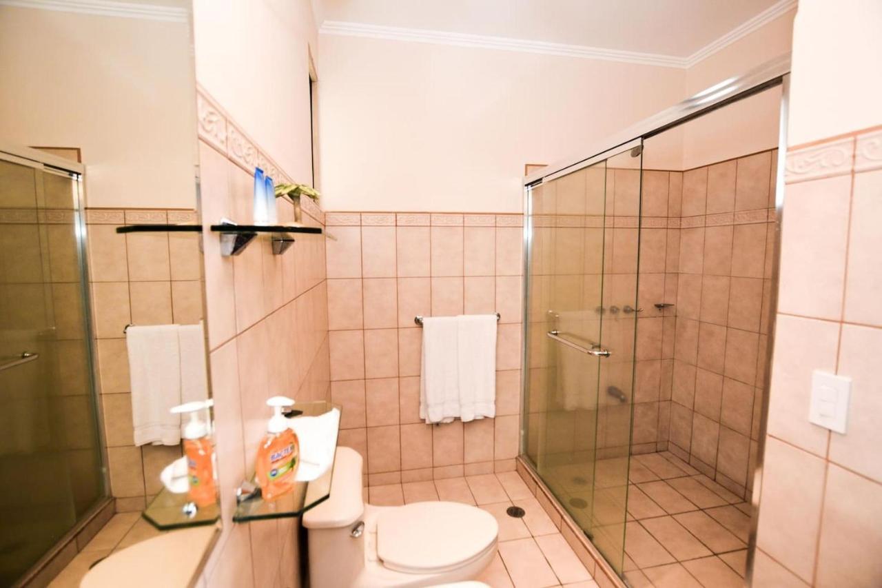 Exquisitely Decorated 5Th-Floor Aerie With Views Of Two Bays In Flamingo Villa Playa Flamingo Kültér fotó