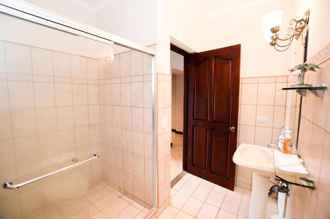 Exquisitely Decorated 5Th-Floor Aerie With Views Of Two Bays In Flamingo Villa Playa Flamingo Kültér fotó