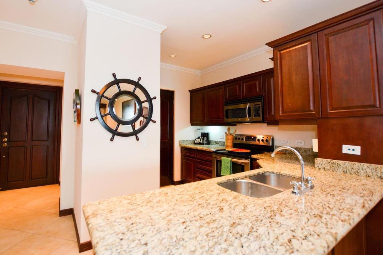 Exquisitely Decorated 5Th-Floor Aerie With Views Of Two Bays In Flamingo Villa Playa Flamingo Kültér fotó
